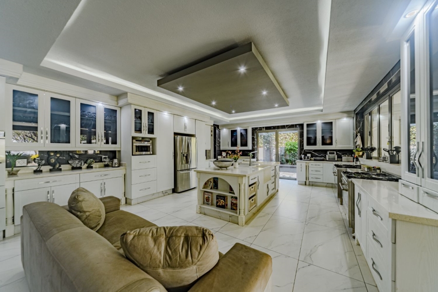 5 Bedroom Property for Sale in Silver Lakes Golf Estate Gauteng