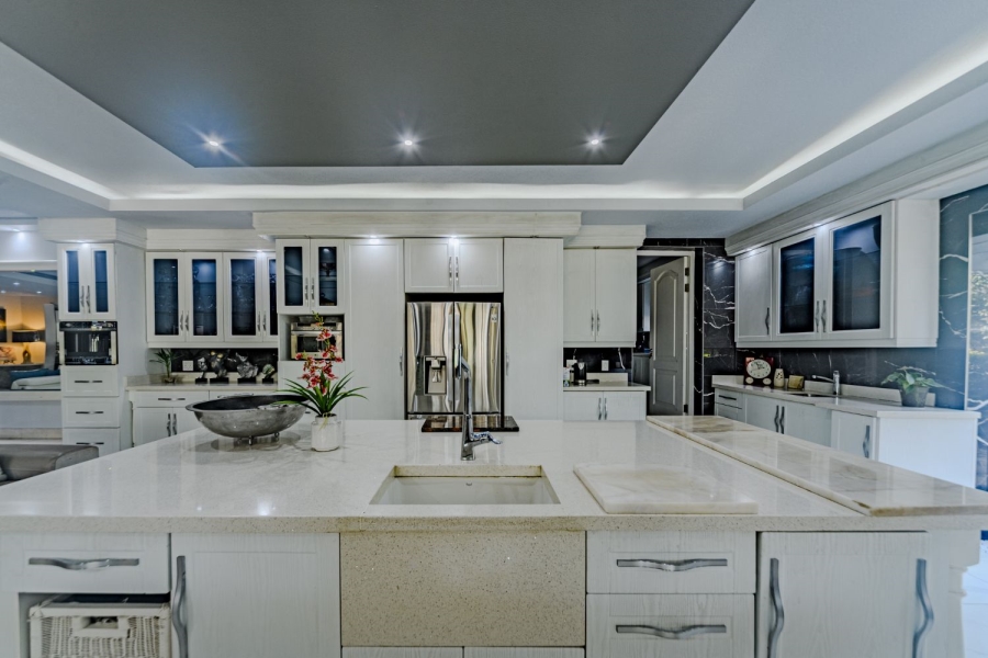 5 Bedroom Property for Sale in Silver Lakes Golf Estate Gauteng