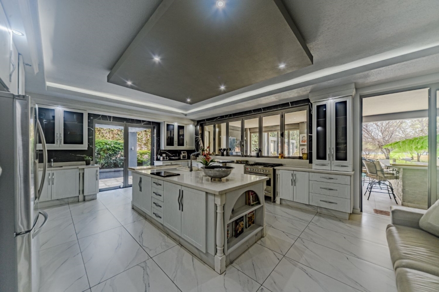 5 Bedroom Property for Sale in Silver Lakes Golf Estate Gauteng