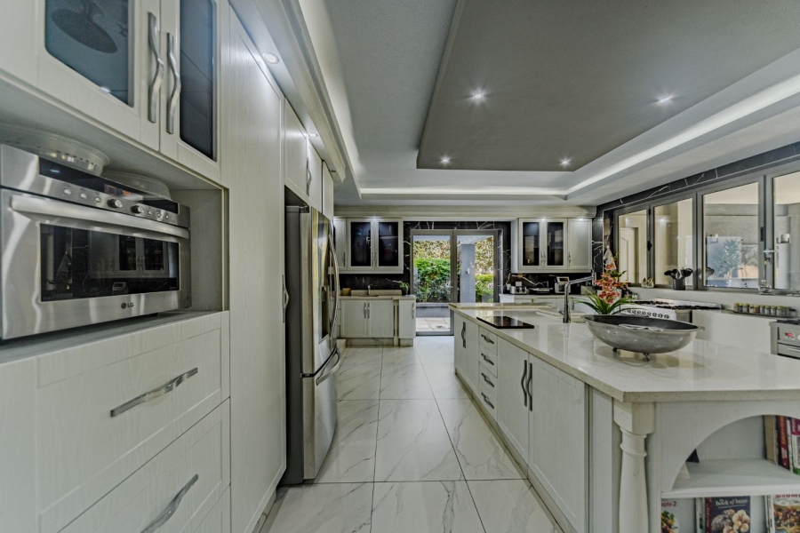 5 Bedroom Property for Sale in Silver Lakes Golf Estate Gauteng