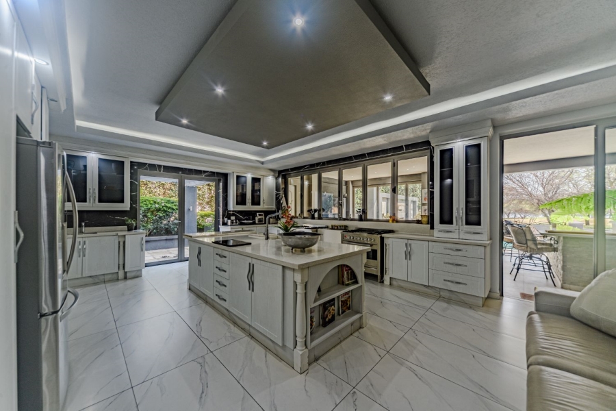 5 Bedroom Property for Sale in Silver Lakes Golf Estate Gauteng