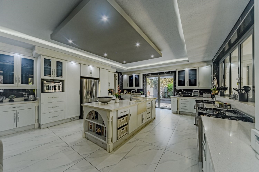 5 Bedroom Property for Sale in Silver Lakes Golf Estate Gauteng