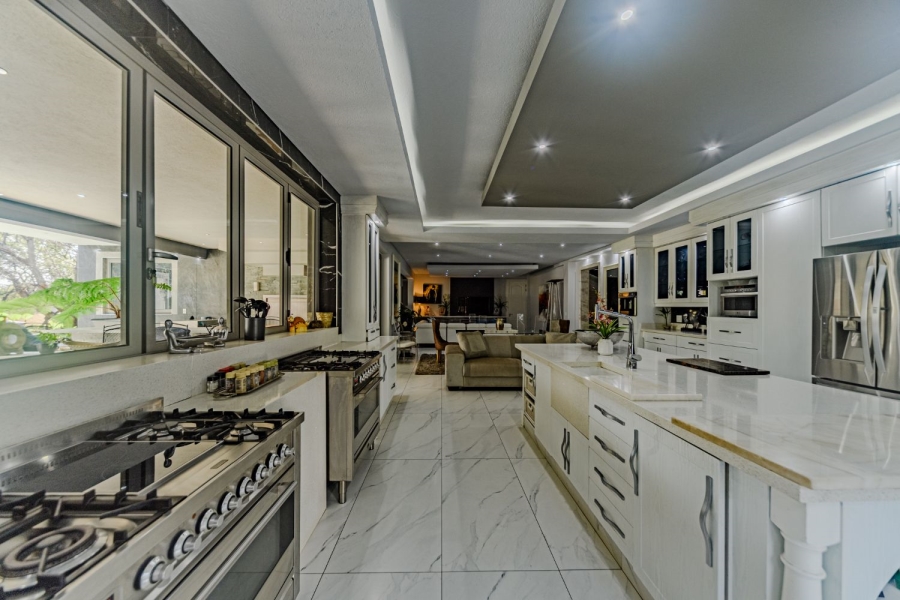 5 Bedroom Property for Sale in Silver Lakes Golf Estate Gauteng