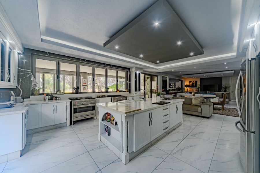 5 Bedroom Property for Sale in Silver Lakes Golf Estate Gauteng