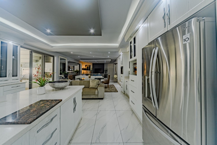 5 Bedroom Property for Sale in Silver Lakes Golf Estate Gauteng