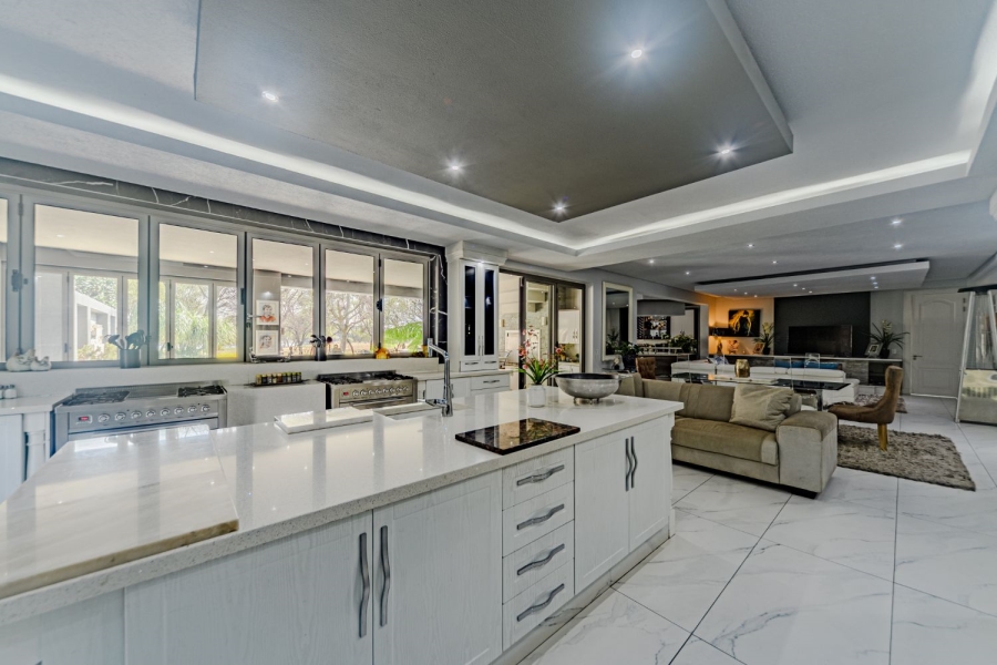 5 Bedroom Property for Sale in Silver Lakes Golf Estate Gauteng