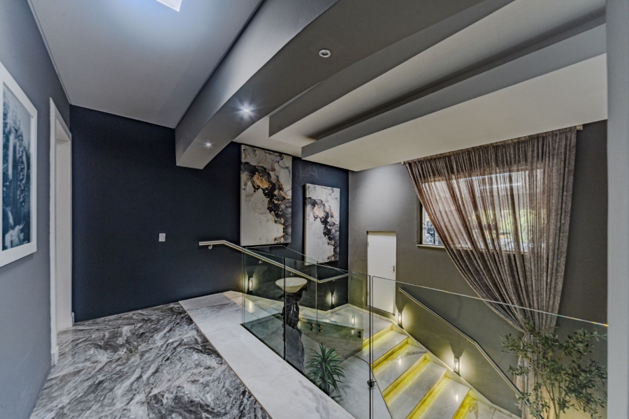 5 Bedroom Property for Sale in Silver Lakes Golf Estate Gauteng