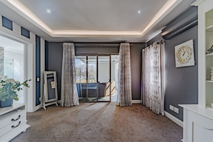 5 Bedroom Property for Sale in Silver Lakes Golf Estate Gauteng