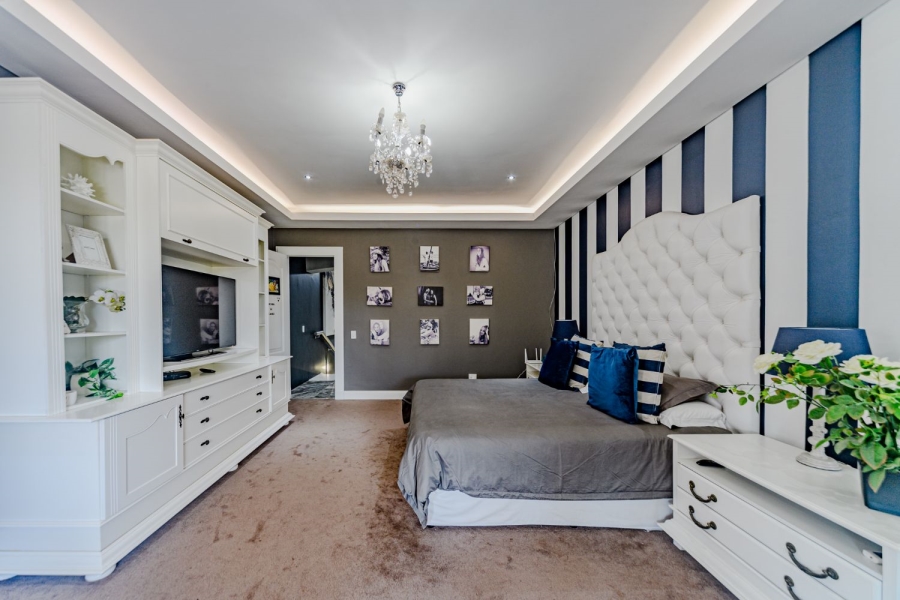 5 Bedroom Property for Sale in Silver Lakes Golf Estate Gauteng