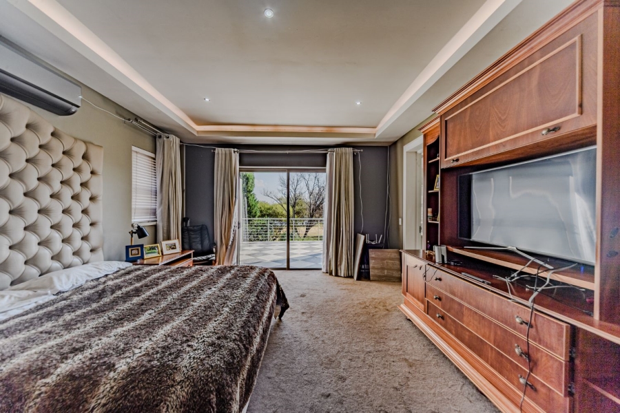 5 Bedroom Property for Sale in Silver Lakes Golf Estate Gauteng