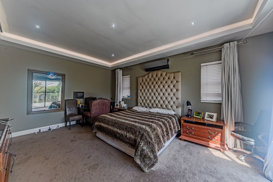 5 Bedroom Property for Sale in Silver Lakes Golf Estate Gauteng