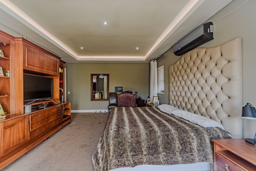 5 Bedroom Property for Sale in Silver Lakes Golf Estate Gauteng