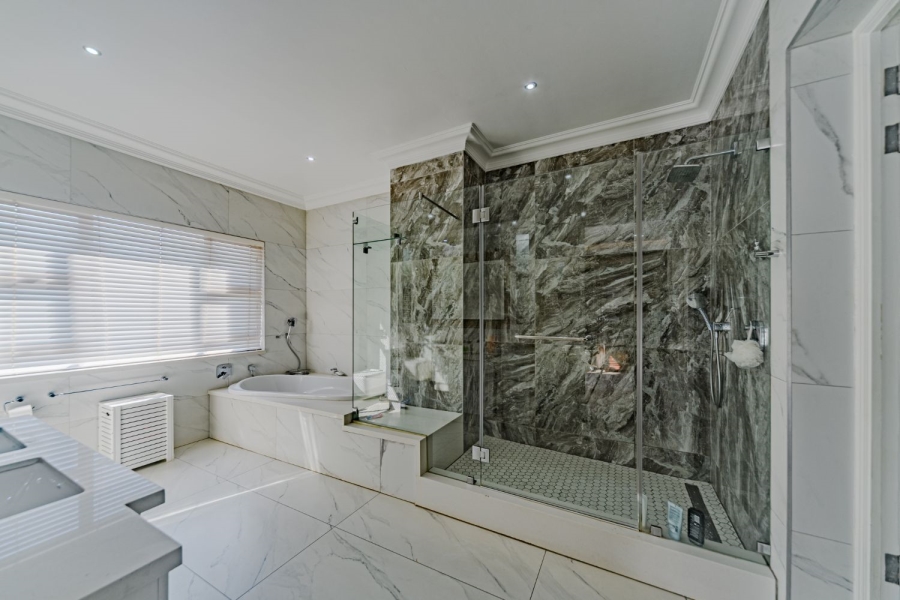 5 Bedroom Property for Sale in Silver Lakes Golf Estate Gauteng
