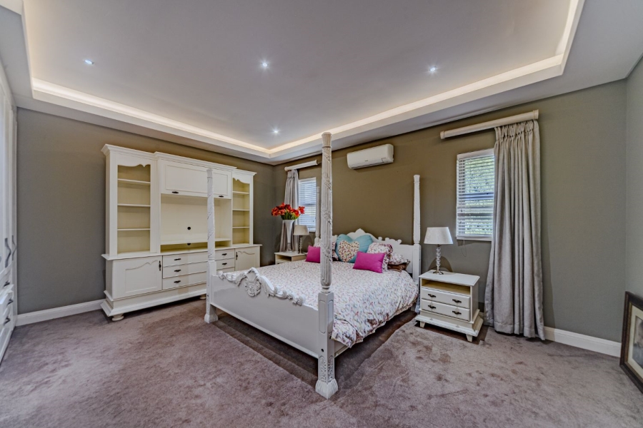 5 Bedroom Property for Sale in Silver Lakes Golf Estate Gauteng