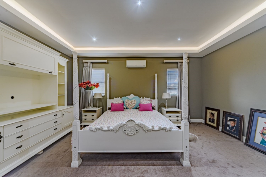 5 Bedroom Property for Sale in Silver Lakes Golf Estate Gauteng