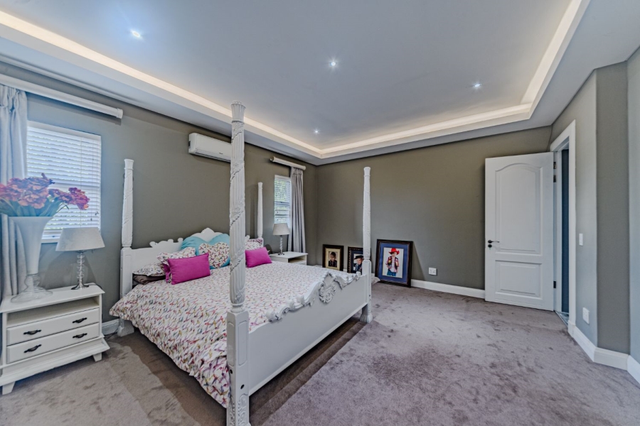 5 Bedroom Property for Sale in Silver Lakes Golf Estate Gauteng