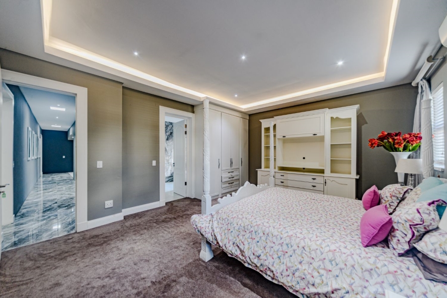 5 Bedroom Property for Sale in Silver Lakes Golf Estate Gauteng