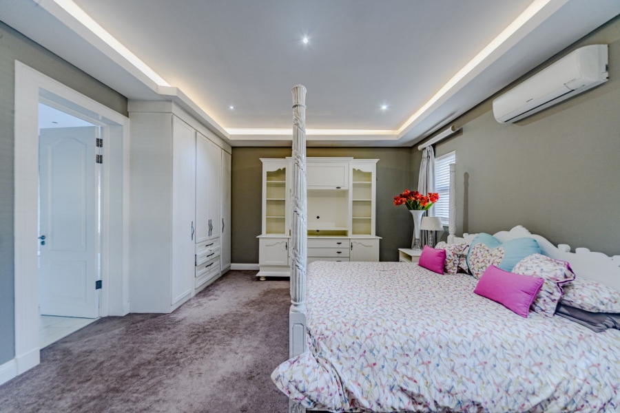 5 Bedroom Property for Sale in Silver Lakes Golf Estate Gauteng
