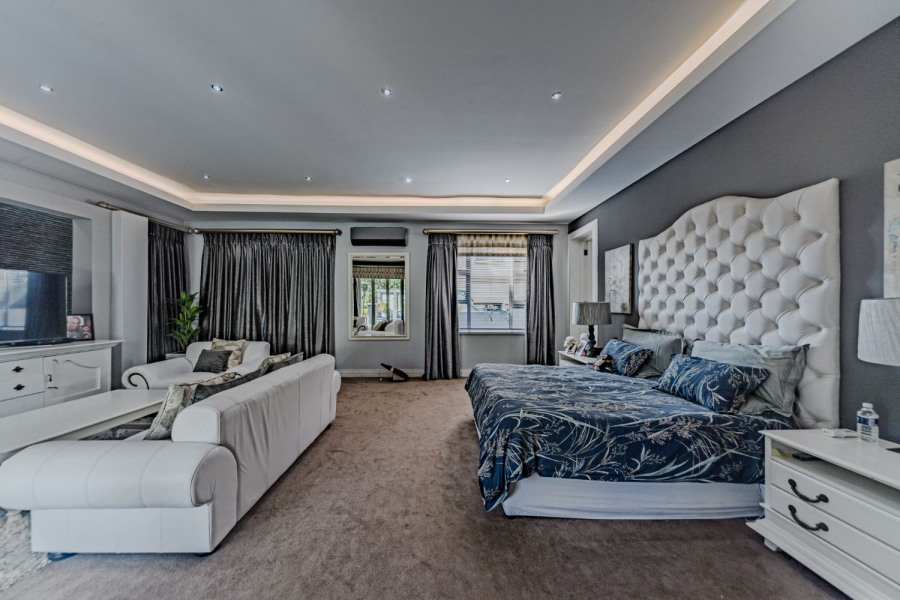 5 Bedroom Property for Sale in Silver Lakes Golf Estate Gauteng