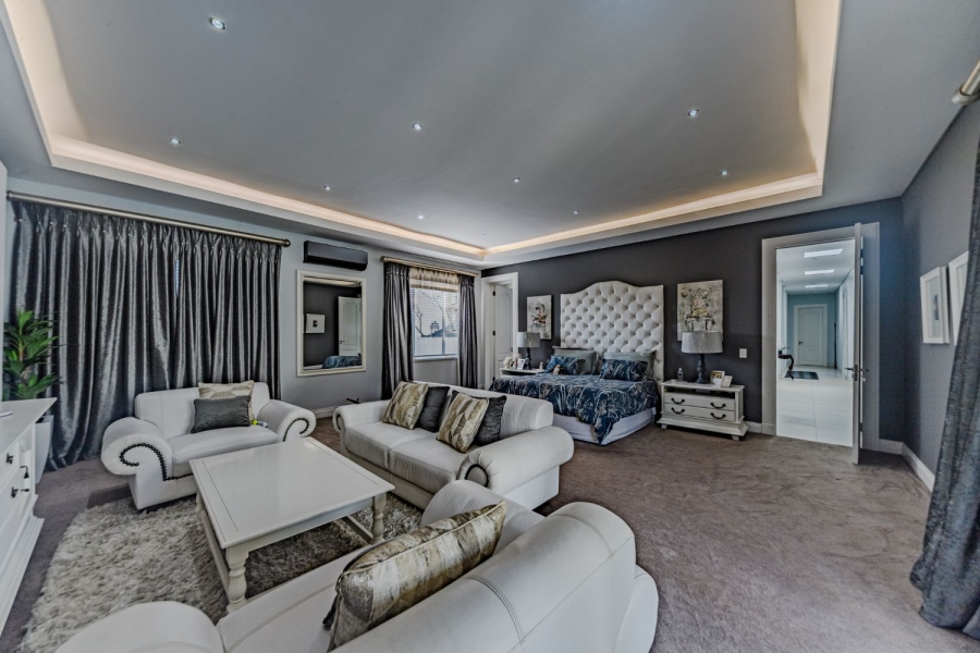 5 Bedroom Property for Sale in Silver Lakes Golf Estate Gauteng