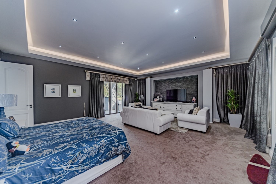 5 Bedroom Property for Sale in Silver Lakes Golf Estate Gauteng