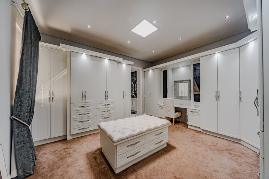 5 Bedroom Property for Sale in Silver Lakes Golf Estate Gauteng
