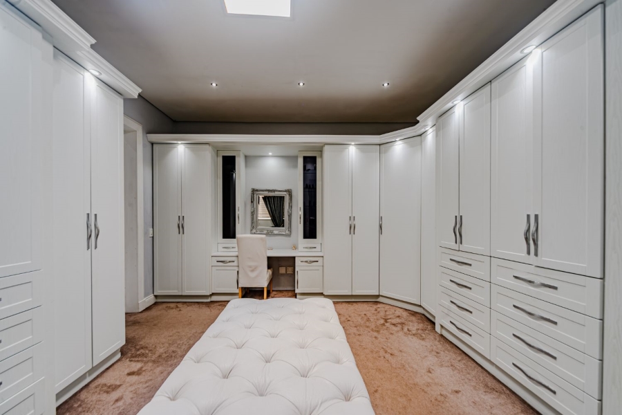 5 Bedroom Property for Sale in Silver Lakes Golf Estate Gauteng