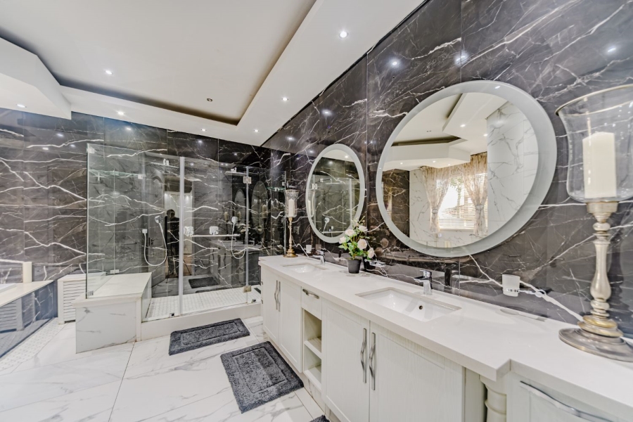 5 Bedroom Property for Sale in Silver Lakes Golf Estate Gauteng