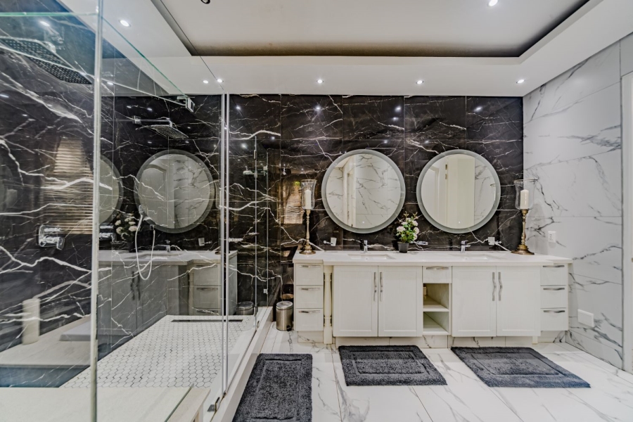 5 Bedroom Property for Sale in Silver Lakes Golf Estate Gauteng