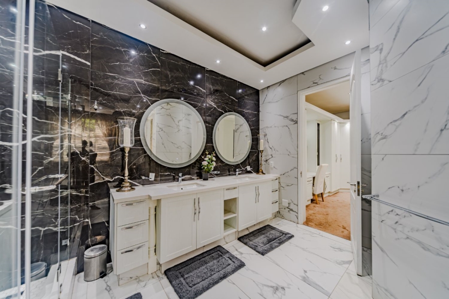 5 Bedroom Property for Sale in Silver Lakes Golf Estate Gauteng