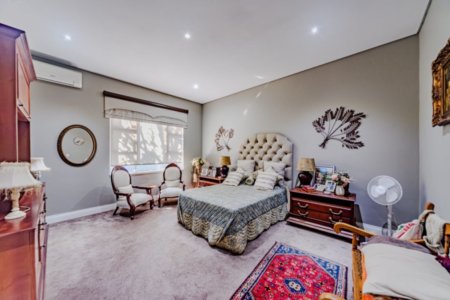 5 Bedroom Property for Sale in Silver Lakes Golf Estate Gauteng