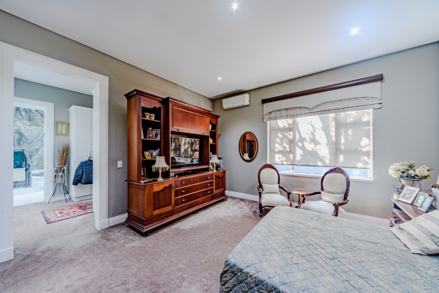 5 Bedroom Property for Sale in Silver Lakes Golf Estate Gauteng