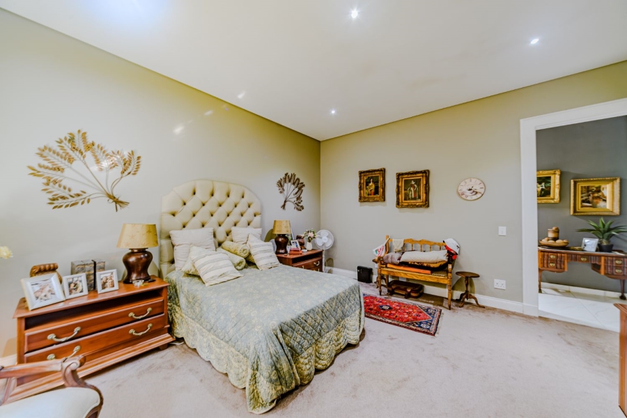 5 Bedroom Property for Sale in Silver Lakes Golf Estate Gauteng