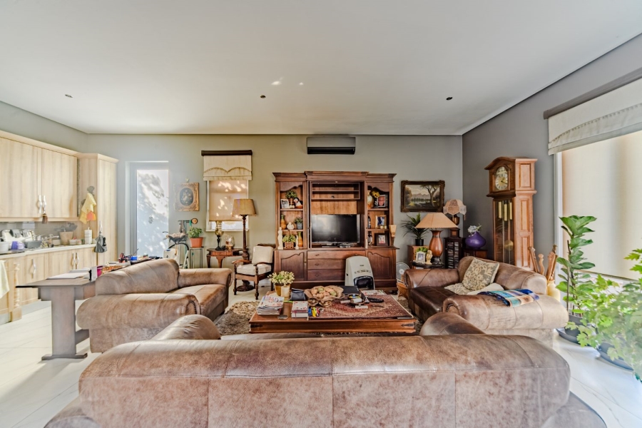 5 Bedroom Property for Sale in Silver Lakes Golf Estate Gauteng