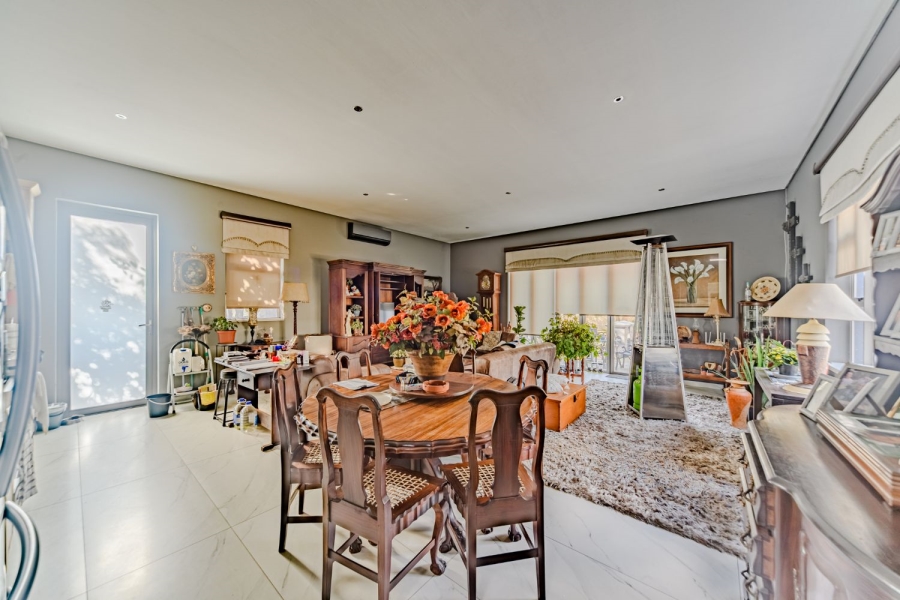 5 Bedroom Property for Sale in Silver Lakes Golf Estate Gauteng