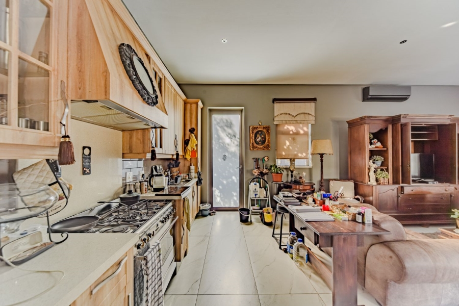 5 Bedroom Property for Sale in Silver Lakes Golf Estate Gauteng