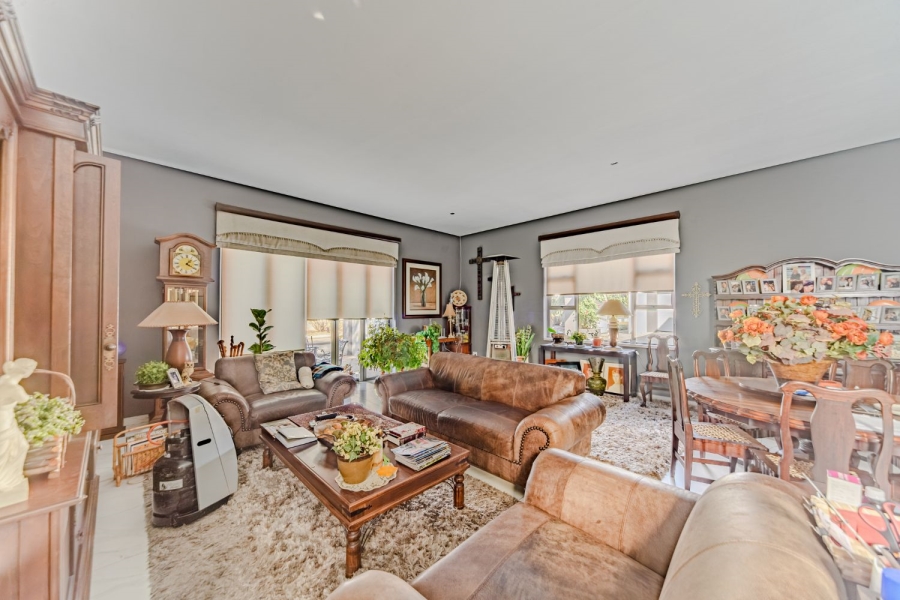 5 Bedroom Property for Sale in Silver Lakes Golf Estate Gauteng