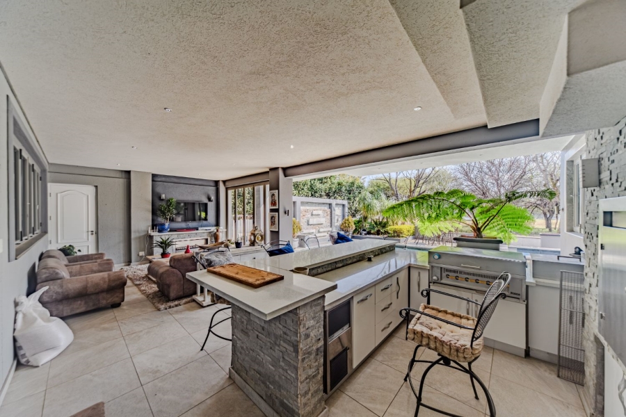 5 Bedroom Property for Sale in Silver Lakes Golf Estate Gauteng