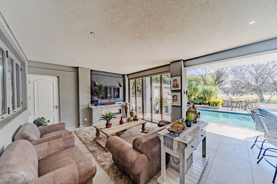 5 Bedroom Property for Sale in Silver Lakes Golf Estate Gauteng