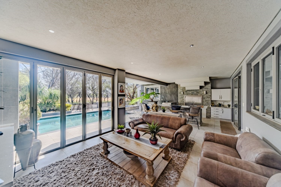 5 Bedroom Property for Sale in Silver Lakes Golf Estate Gauteng