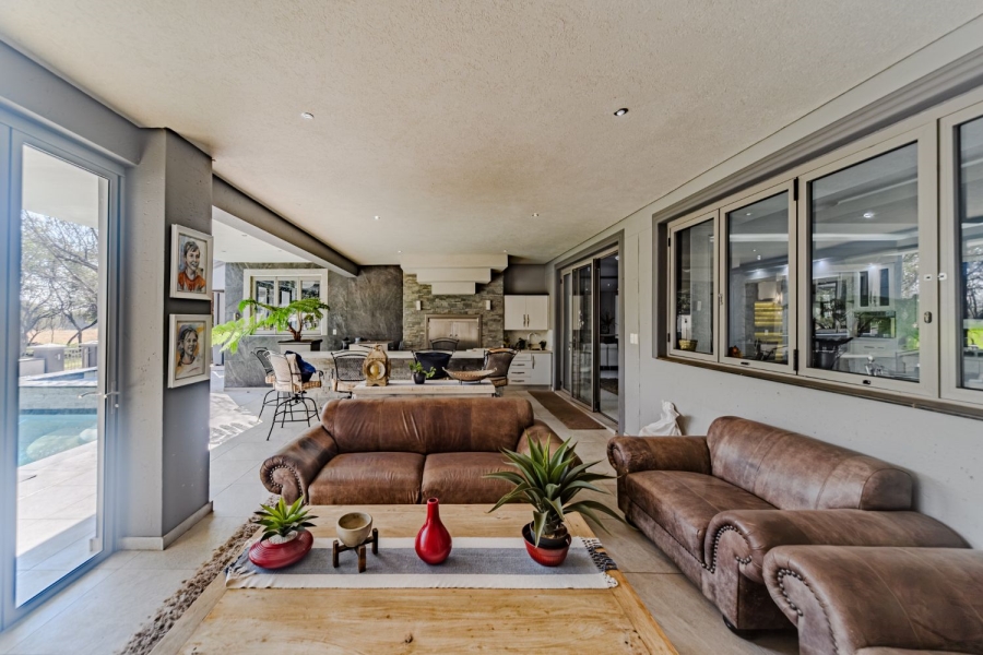 5 Bedroom Property for Sale in Silver Lakes Golf Estate Gauteng