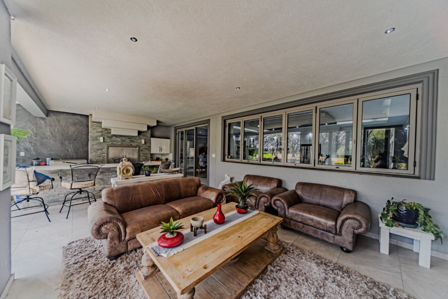 5 Bedroom Property for Sale in Silver Lakes Golf Estate Gauteng