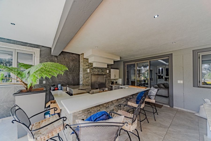 5 Bedroom Property for Sale in Silver Lakes Golf Estate Gauteng