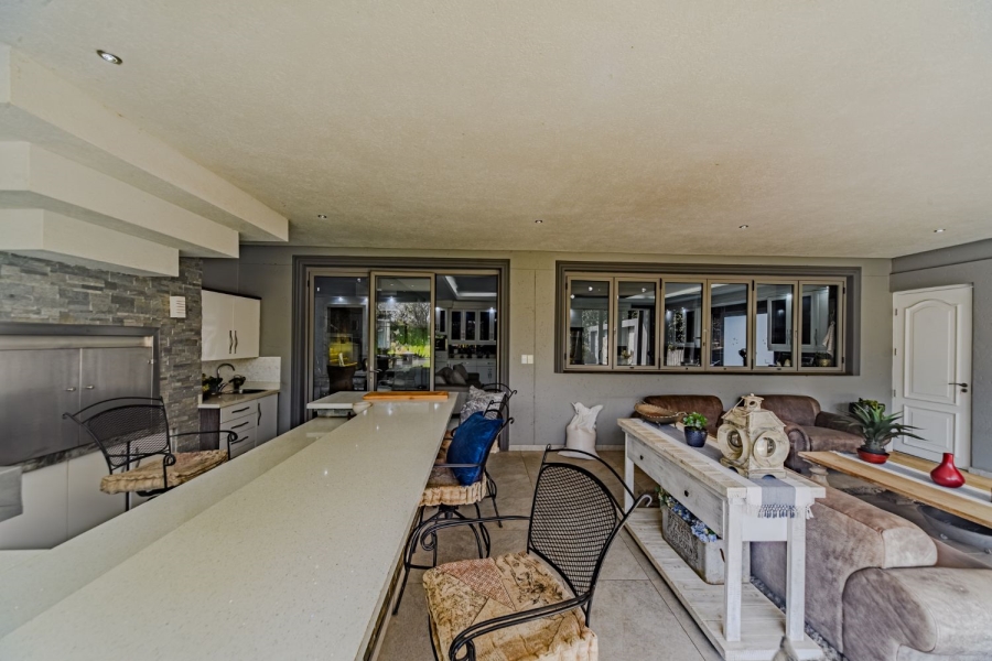 5 Bedroom Property for Sale in Silver Lakes Golf Estate Gauteng