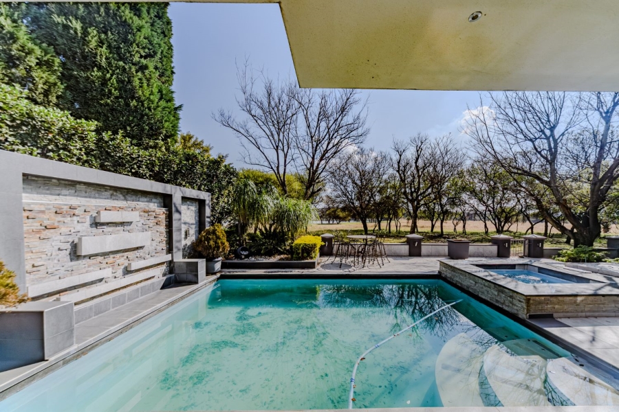 5 Bedroom Property for Sale in Silver Lakes Golf Estate Gauteng