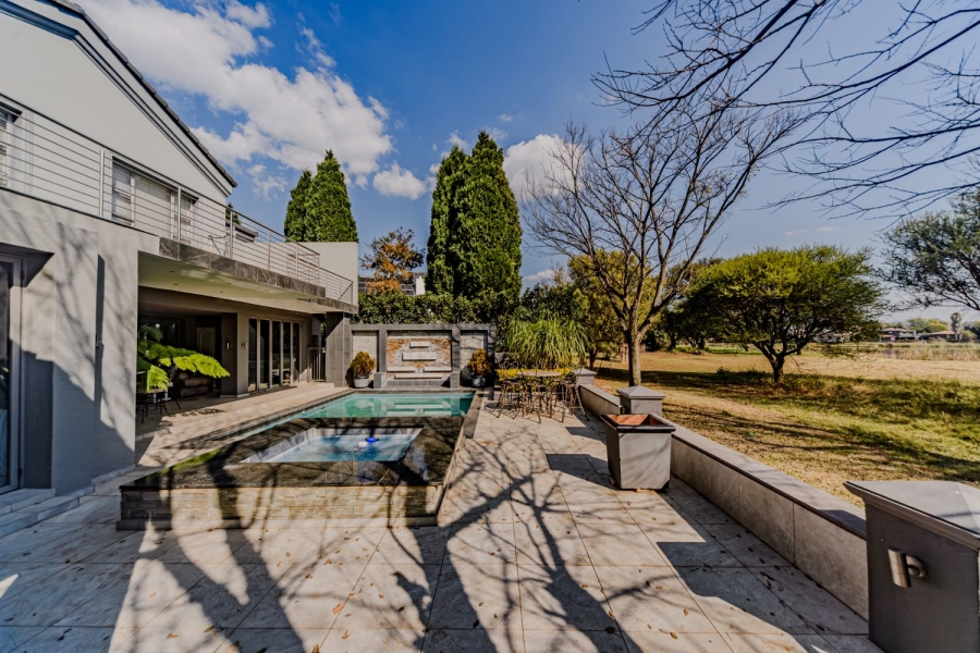 5 Bedroom Property for Sale in Silver Lakes Golf Estate Gauteng