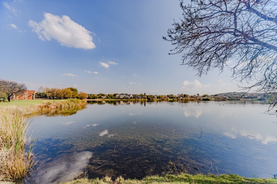5 Bedroom Property for Sale in Silver Lakes Golf Estate Gauteng