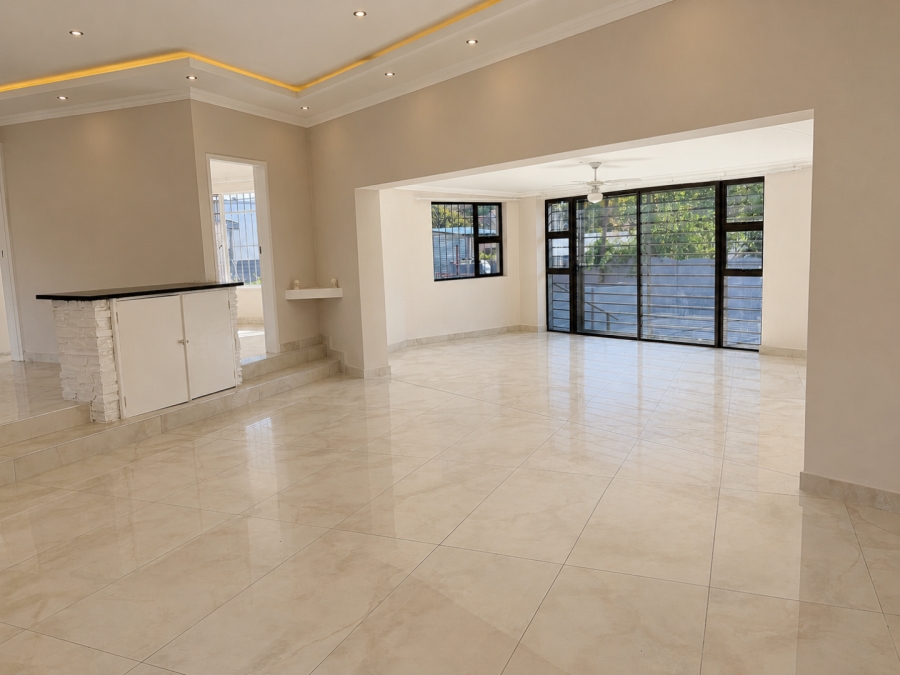 To Let 4 Bedroom Property for Rent in Linden Gauteng