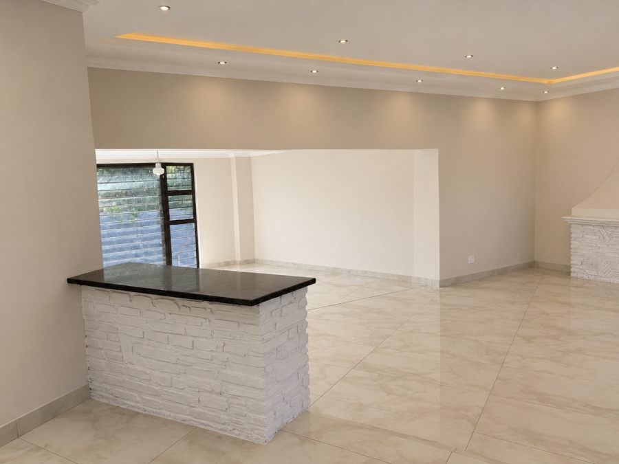 To Let 4 Bedroom Property for Rent in Linden Gauteng