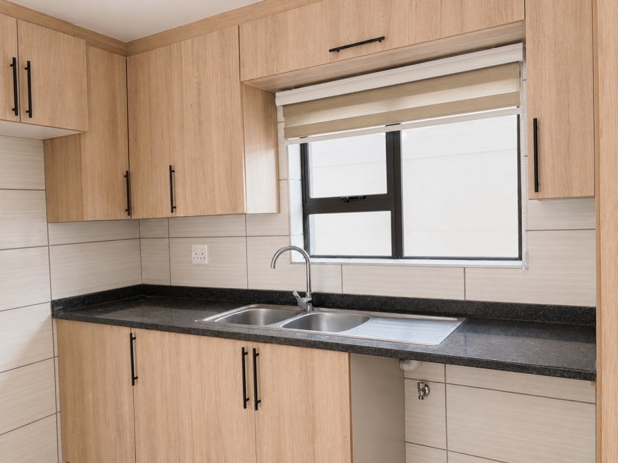 To Let 4 Bedroom Property for Rent in Linden Gauteng